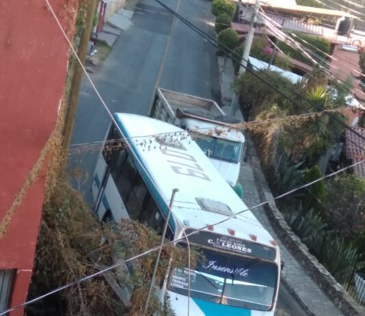 Se avería camión del Cerro de los Leones y repartidor de Bonafont aparece  al rescate. | TV GUANAJUATO