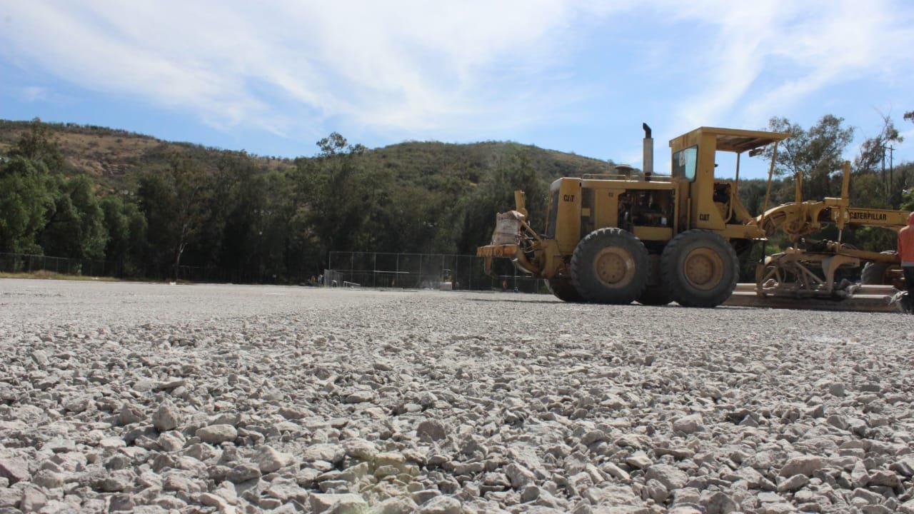 Rehabilitan cancha de césped sintético en la deportiva Torres Landa – TV  GUANAJUATO